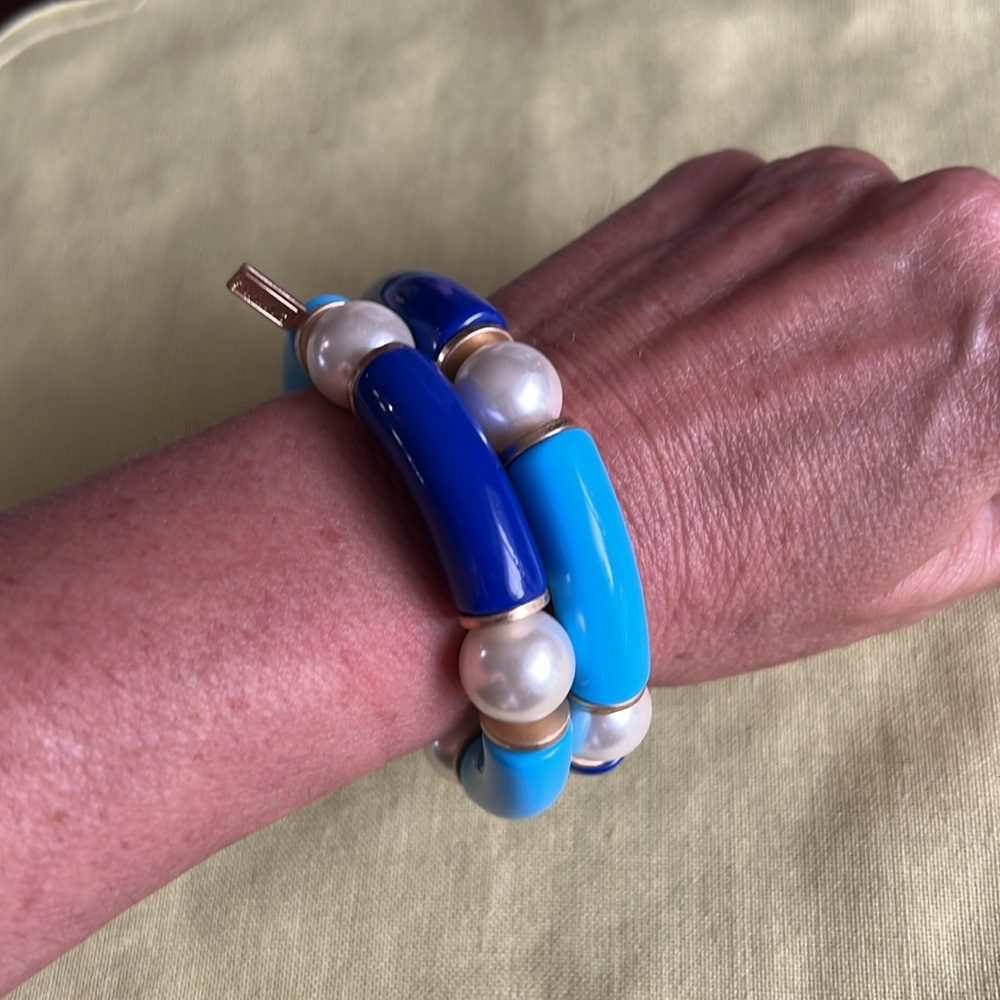 Canvas Lelani Resin 2-tone color block stretch set of 2 bracelets - EUC! - Picture 3 of 4
